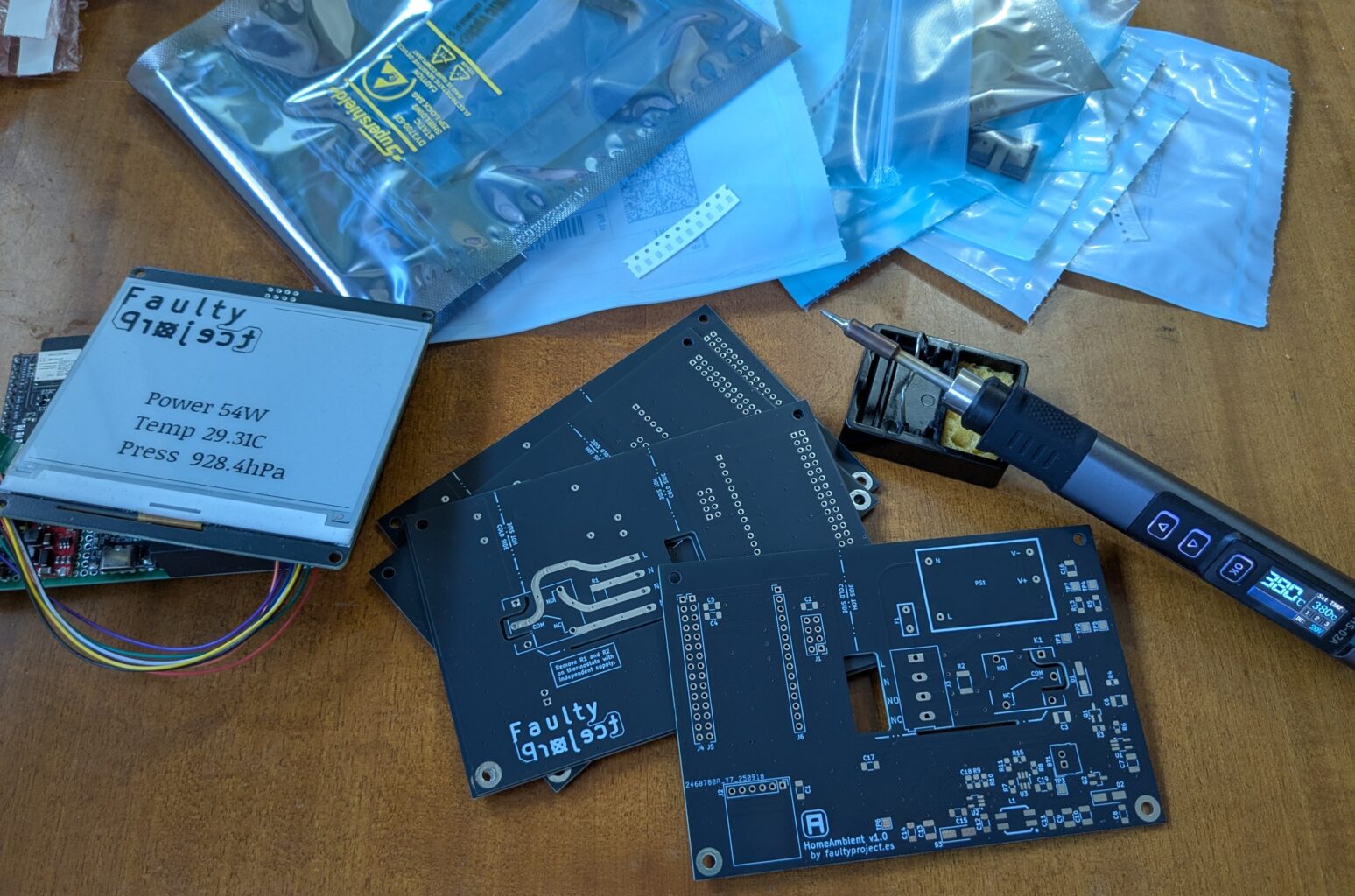 PCBs y componentes para primer prototipo de Home-Ambient